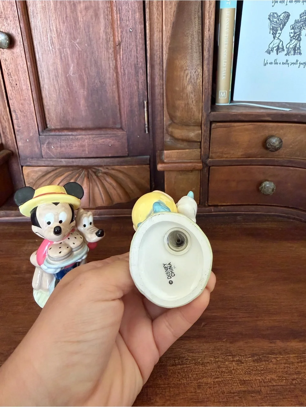 Disney Mickey Minnie Pluto Ceramic Salt Pepper Shakers Chef Picnic Set